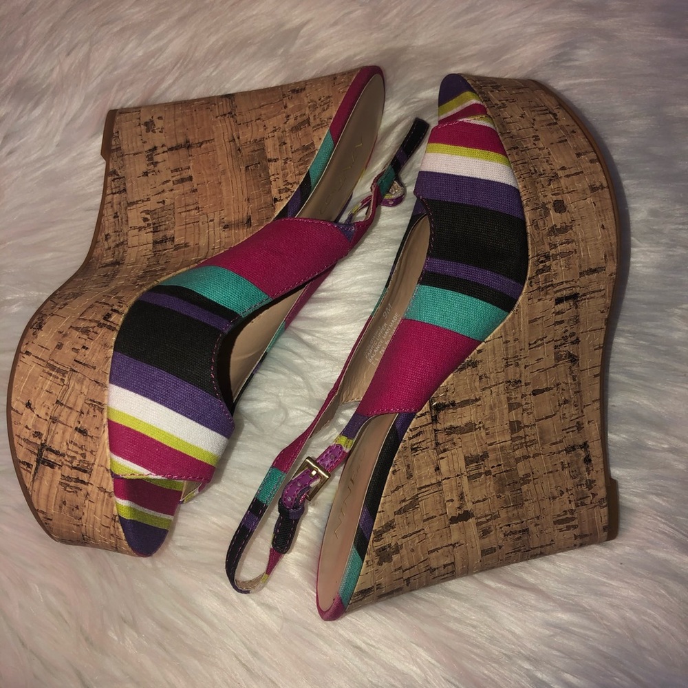 NWT NINE & CO STRIPPED WEDGES